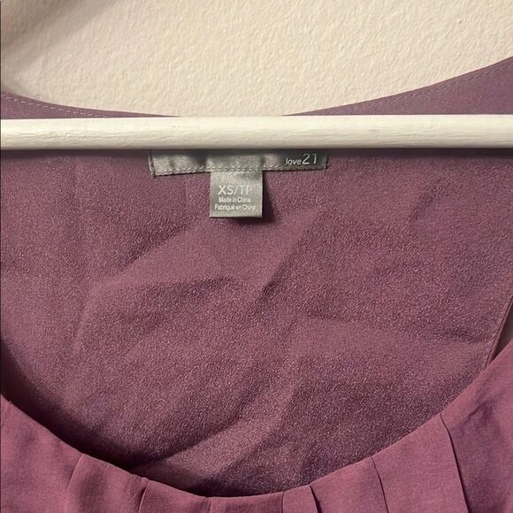 Forever 21 burgundy Sleeveless Pleated Tank Top - Picture 4 of 8